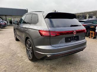 uszkodzony samochody osobowe Volkswagen Touareg R * PANO - AHK - KAM * 2024/7
