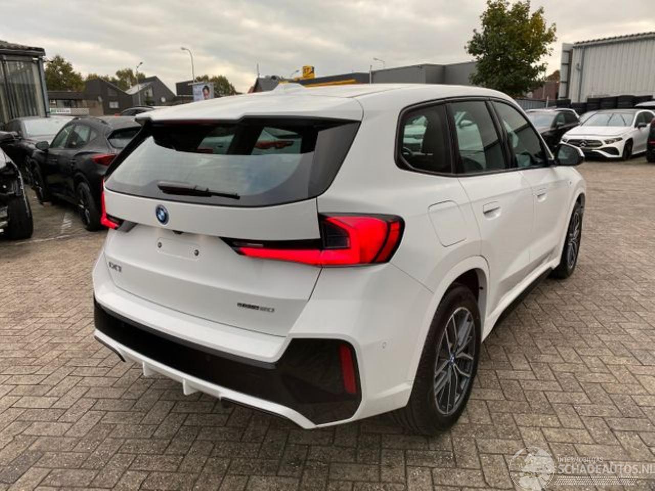 BMW iX1 eDrive20 M Sport *NAVI - KAM*