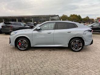 BMW iX2 eDrive20 M Sport *PANO - AHK - KAM - NAVI* picture 10