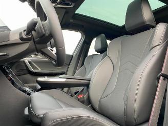 BMW iX2 eDrive20 M Sport *PANO - AHK - KAM - NAVI* picture 20