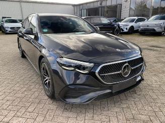 Mercedes E-klasse 300d T 4Matic AMG Lin Prmium*HAD-UP - PANO* picture 11