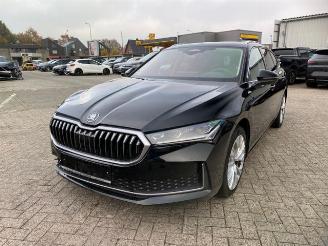 Unfallwagen Skoda Superb Combi 1.5 TSI iV L&K *HEAD-UP - PANO-AHK* 2025/3