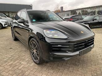 Schadeauto Porsche Cayenne E-Hybrid* HUD - KAM - PANO - AHK - BOSE* 2025/4