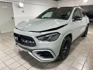 krockskadad bil auto Mercedes GLA 250 4Matic AMG Line Advanced Plus Pano/AHK 2025/5