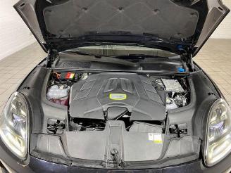 Porsche Cayenne E-Hybrid Coupe Platinum Edition picture 11