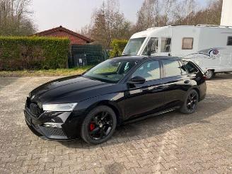 Voiture accidenté Skoda Octavia RS Combi 2.0 TDI HUD/STANDHZG/KAM/NAVI 2023/5
