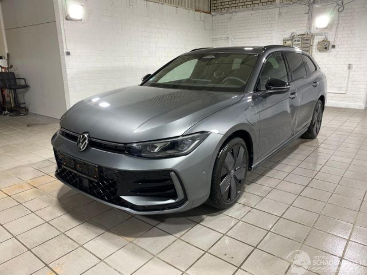 Volkswagen Passat Var. 1.5 e-Hybrid R-Line Leder/HUD/Pano