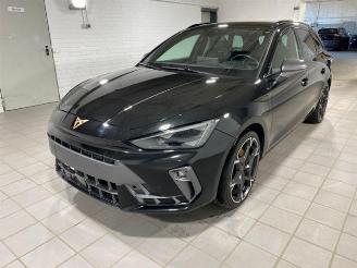 uszkodzony samochody osobowe Cupra Leon VZ SP 1.5 e-Hybrid 200kW AHK/KAM/NAVI 2024/11