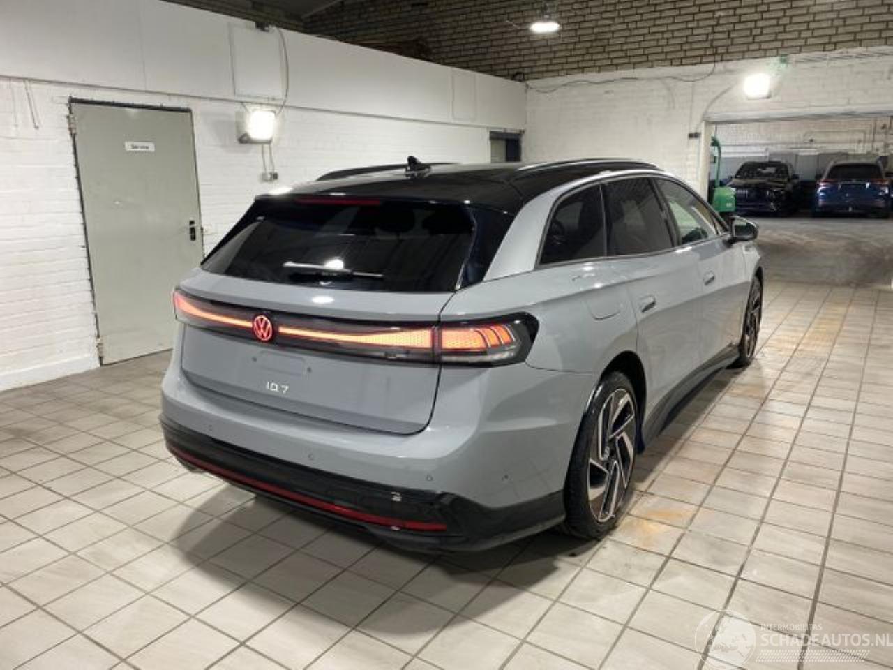 Volkswagen ID.7 Tourer Pro PANO/HUD/360/AHK/NAVI