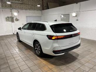 uszkodzony samochody osobowe Volkswagen Passat Variant 2.0 TDI DSG Business HUD/AHK/360 2025/6