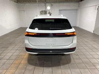 Volkswagen Passat Variant 2.0 TDI DSG Business HUD/AHK/360 picture 10