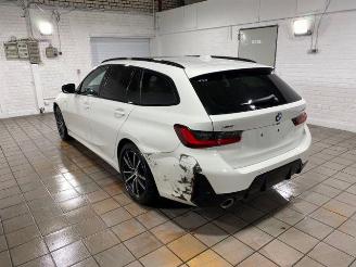BMW 3-serie 0d xDrive Touring M Sport PANO/HUD/AHK/60 picture 10