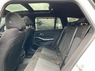 BMW 3-serie 0d xDrive Touring M Sport PANO/HUD/AHK/60 picture 15