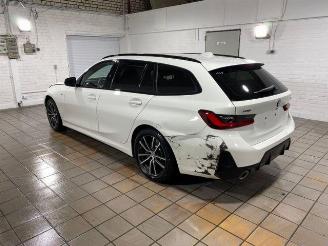 BMW 3-serie 0d xDrive Touring M Sport PANO/HUD/AHK/60 picture 9