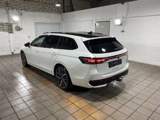 uszkodzony samochody osobowe Volkswagen Passat Variant 2.0 TDI DSG R-Line PANO/AHK/KAM 2025/4