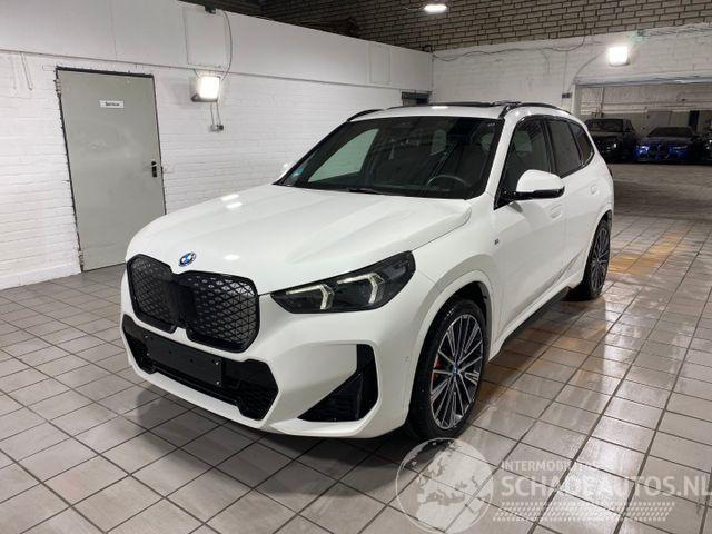 BMW iX1 xDrive30 M Sport Pro HUD/PANO/360/AHK/H&K