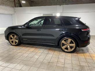 Porsche Cayenne E-Hybrid Coupe CHRONO/PANO/BOSE/360 picture 3