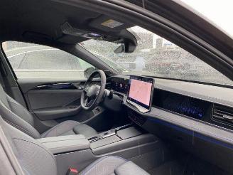 Volkswagen Passat Variant 1.5 TSI e-Hybrid R-Line HUD/360 picture 18