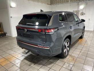Schadeauto Volkswagen Tayron 1.5 TSI e-Hybrid Elegance PANO/AHK/KAM 2025/10