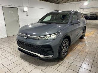 Damaged car Volkswagen Tiguan 2.0 TDI DSG 4Motion R-LinePANO/360/NAVI 2024/11
