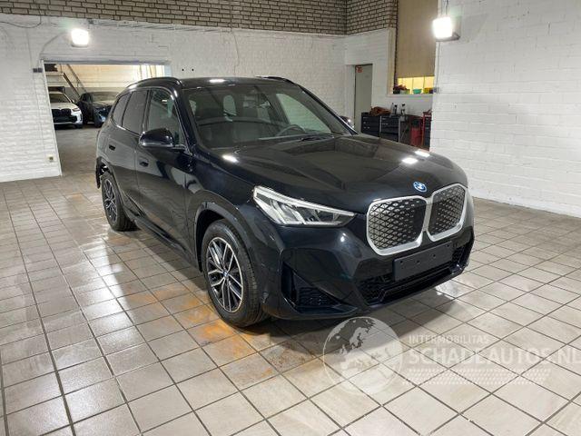BMW iX1 eDrive20 M Sport KAM/H&K