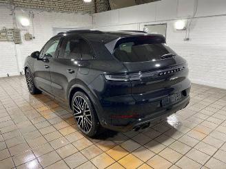 damaged passenger cars Porsche Cayenne E-Hybrid CHRONO/PANO/HUD/360/AHK/NAVI 2024/4