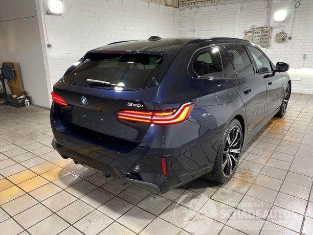BMW 5-serie i Touring M Sport HUD/AHK/360/H&K/NAVI