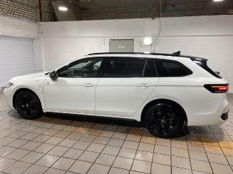 Volkswagen Passat Variant 1.5 TSI e-Hybrid R-Line HUD/KAM picture 3