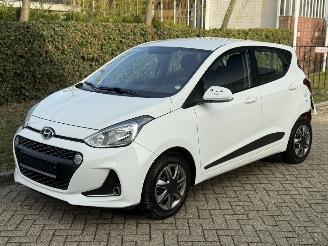 skadebil auto Hyundai I-10 Passion | Airco | Stoelverwarming | Automaat | 2019/6