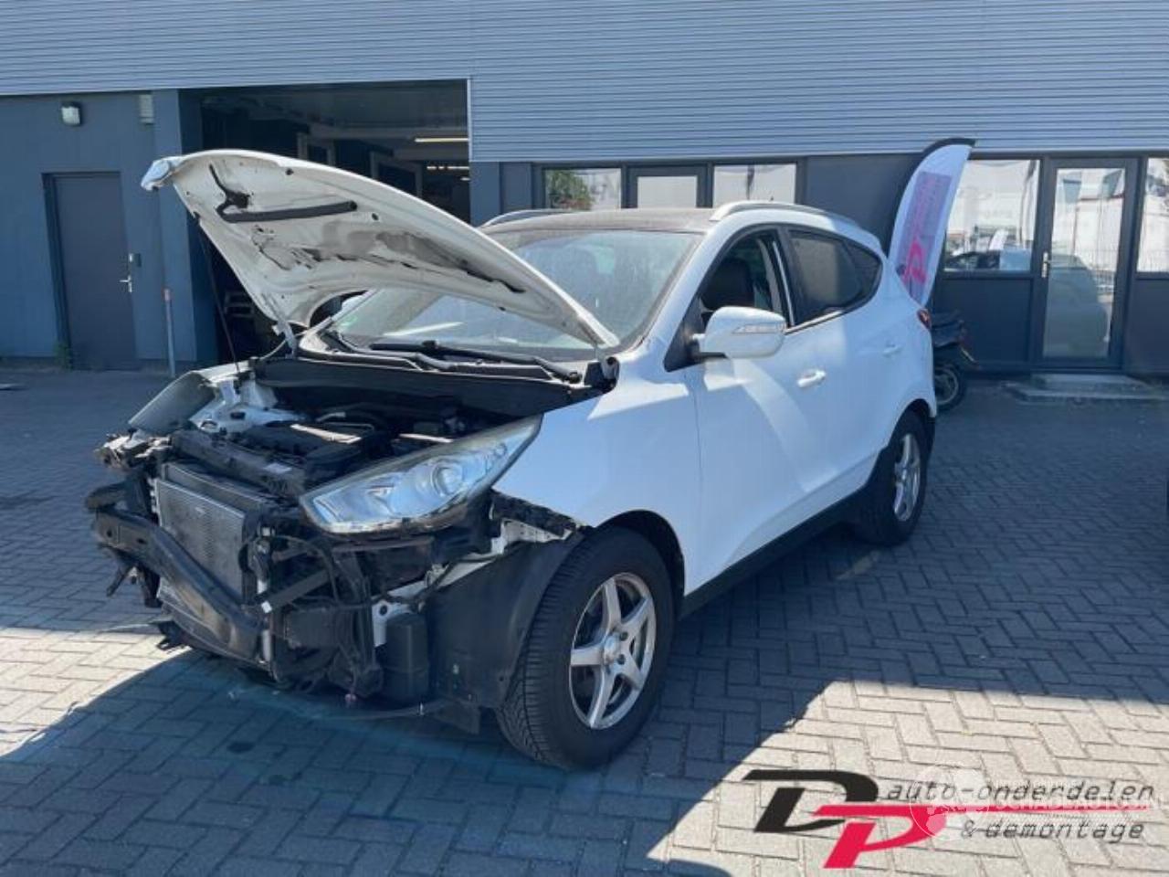 Hyundai Ix35 iX35 (LM), SUV, 2009 / 2015 2.0 16V