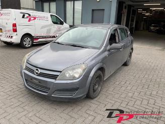 Coche siniestrado Opel Astra Astra H (L48), Hatchback 5-drs, 2004 / 2010 1.6 16V Twinport 2005/2
