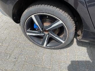 Volvo V-40 R-Design picture 12