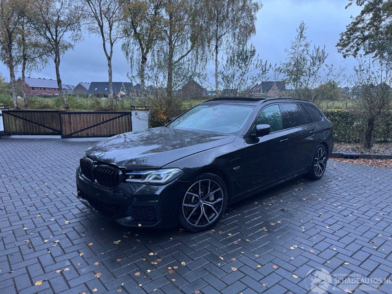 BMW 5-serie 530e M Sport Touring  Panorama HUD Ambiance Trekhaak VOL