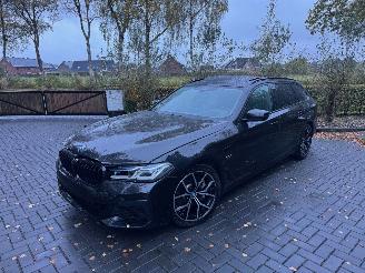 BMW 5-serie 530e M Sport Touring  Panorama HUD Ambiance Trekhaak VOL picture 32