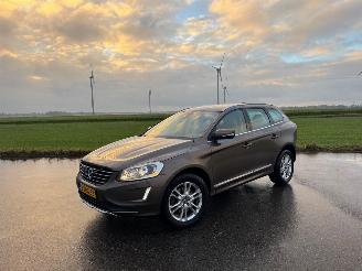 Schadeauto Volvo Xc-60 Volvo XC 60 XC60 Summum 2WD AHK Leder Navi ! 2014/4