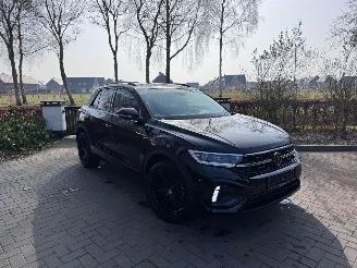 Vaurioauto  passenger cars Volkswagen T-Roc Volkswagen T-Roc R-Line 1.5 TSI DSG 2025 Camera IQ-Light ! 2025/6