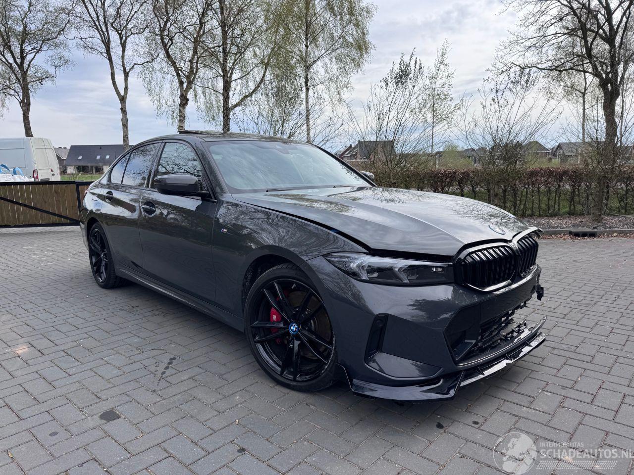 BMW 3-serie 330e Limousine M Sport PANO Camera Harman&Kardon VOL!!