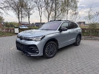 Schadeauto Volkswagen Tiguan Volkswagen Tiguan 1.5 TSI eHybrid 200 kW R-Line PANO HUD 2025/3