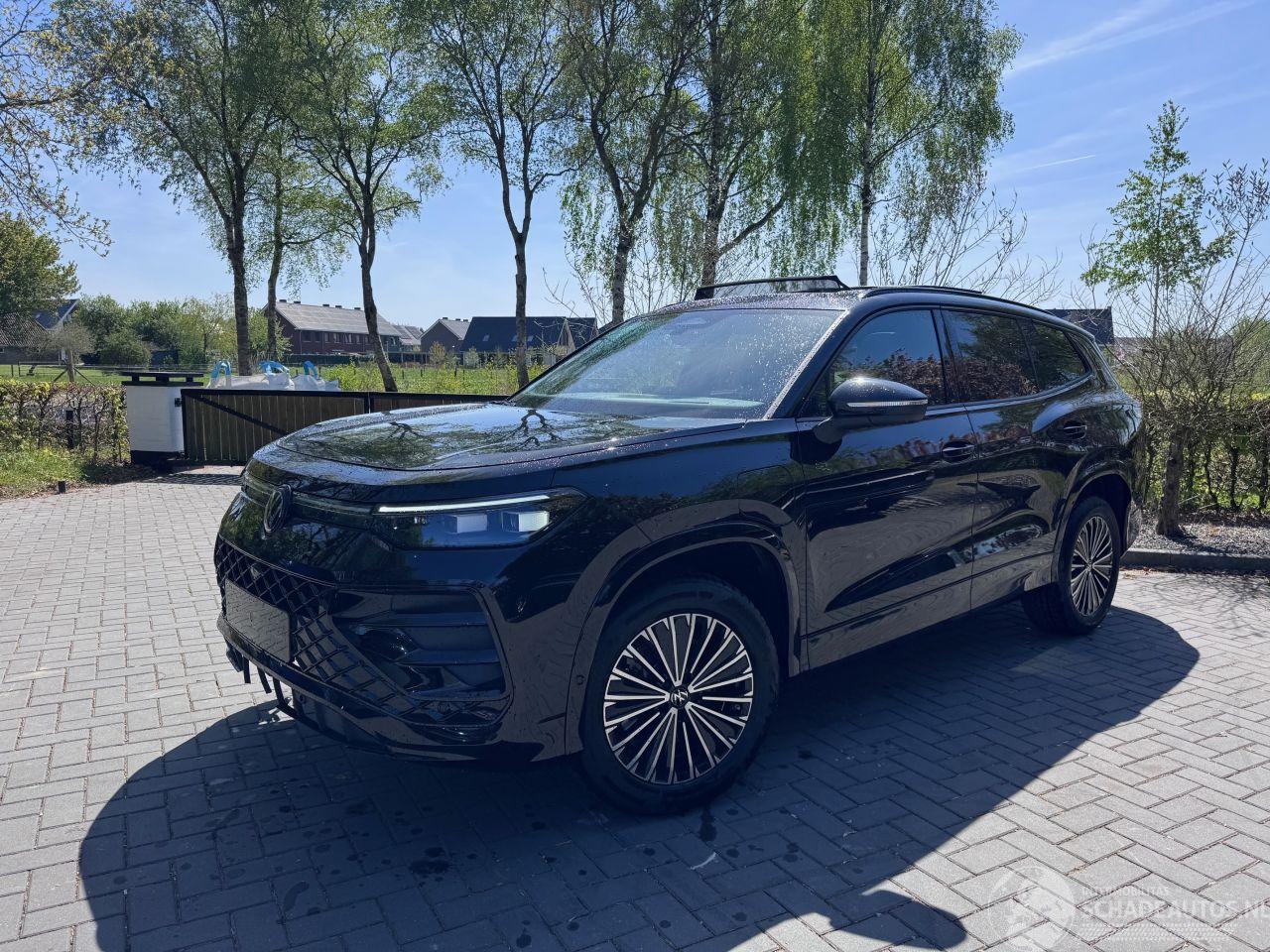 Volkswagen Tayron Tayron 1.5 TSI eHybrid 150kW R-Line PANO HUD Trekhaak Massage Leer VOL VOL