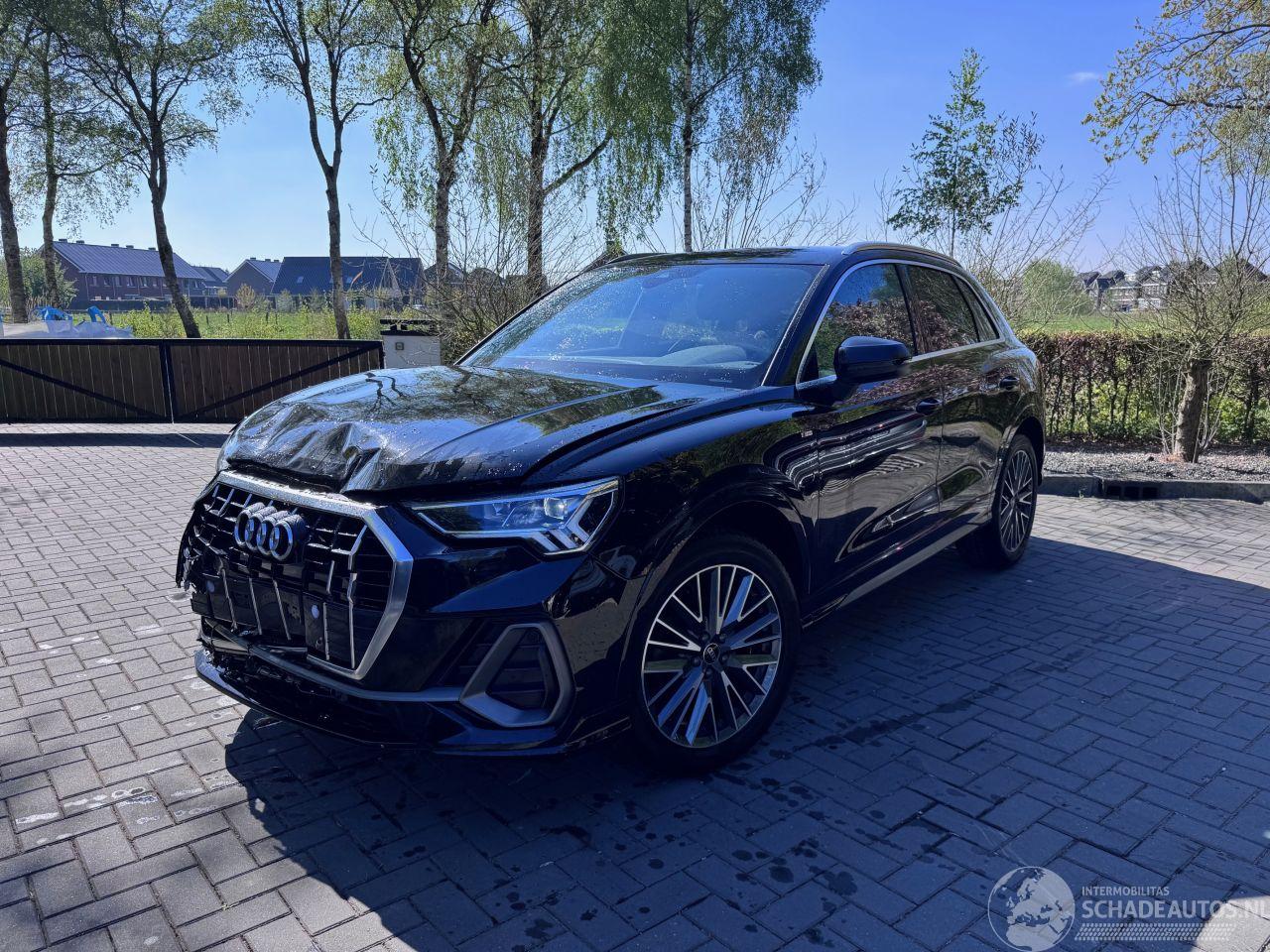 Audi Q3 Q3 35 TFSI DSG 2024 Camera Trekhaak ACC Ambiance VOL