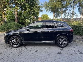 Mercedes GLA Mercedes-Benz GLA 180 AMG PANORAMA HUD Memorie Trekhaak Ambiance Massage VOL!! picture 29