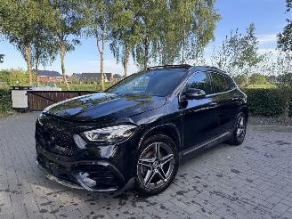 Mercedes GLA Mercedes-Benz GLA 180 AMG PANORAMA HUD Memorie Trekhaak Ambiance Massage VOL!! picture 23