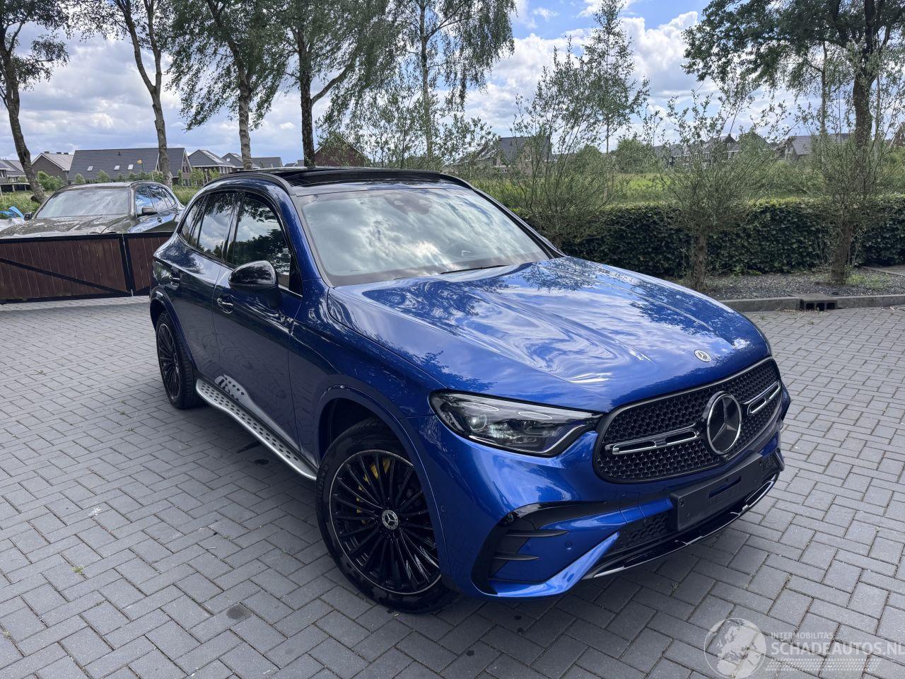 Mercedes GLC Mercedes-Benz GLC 300de 4Matic AMG PANO HUD Camera AHK AMBIANCE VOL!!