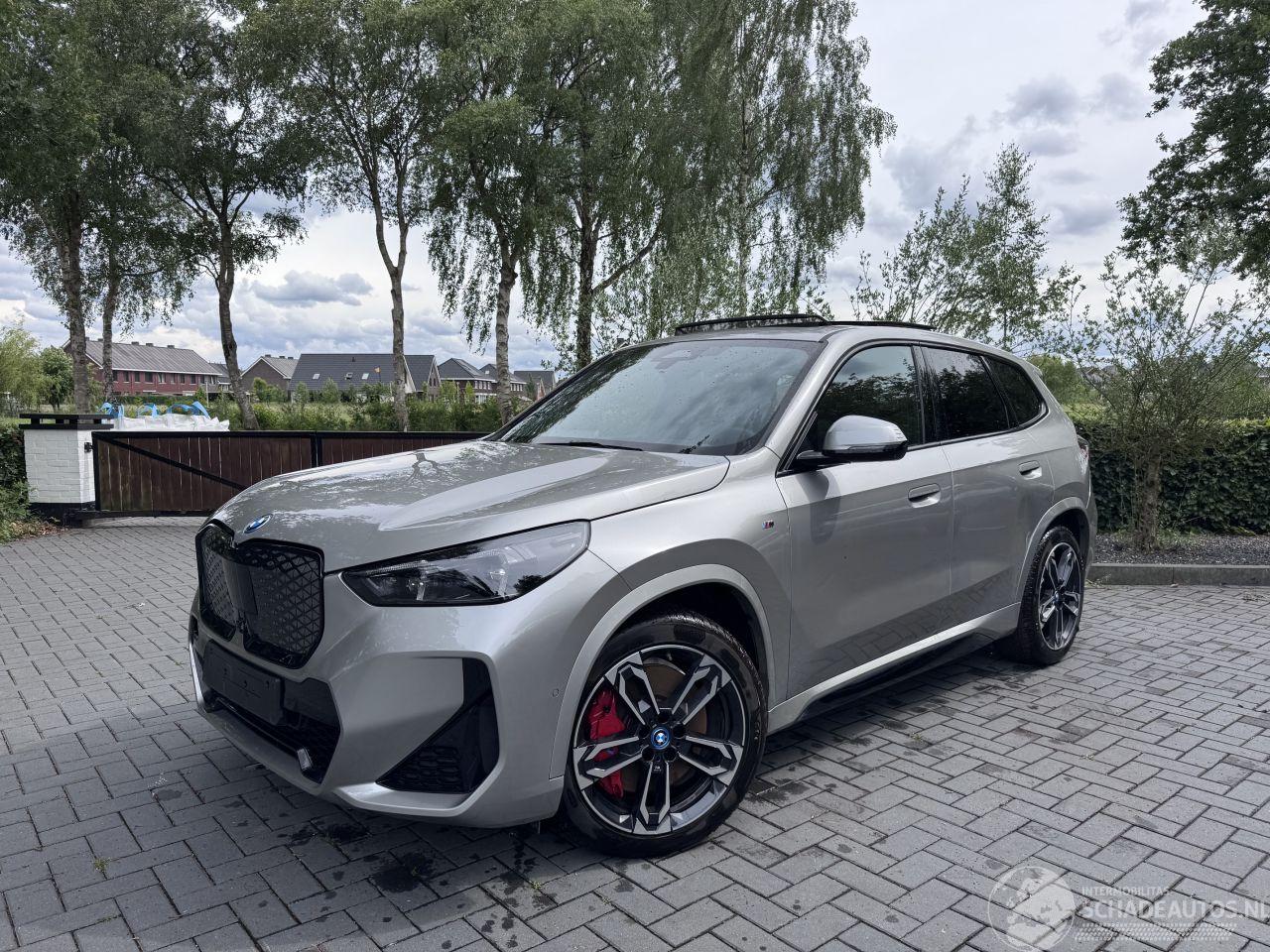 BMW iX1 iX1 20 eDrive M Sport PANO Camera Ambiance HUD VOL!!!