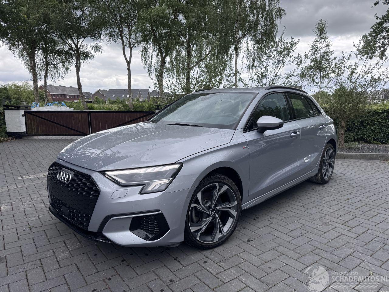 Audi A3 Audi A3 Sportback 35 TFSI S-Line Automaat Trekhaak Camera