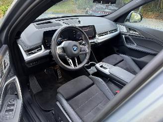 BMW iX1 iX1 30 xDrive M Sport PANO HUD Frozen-Grey VOLL picture 6