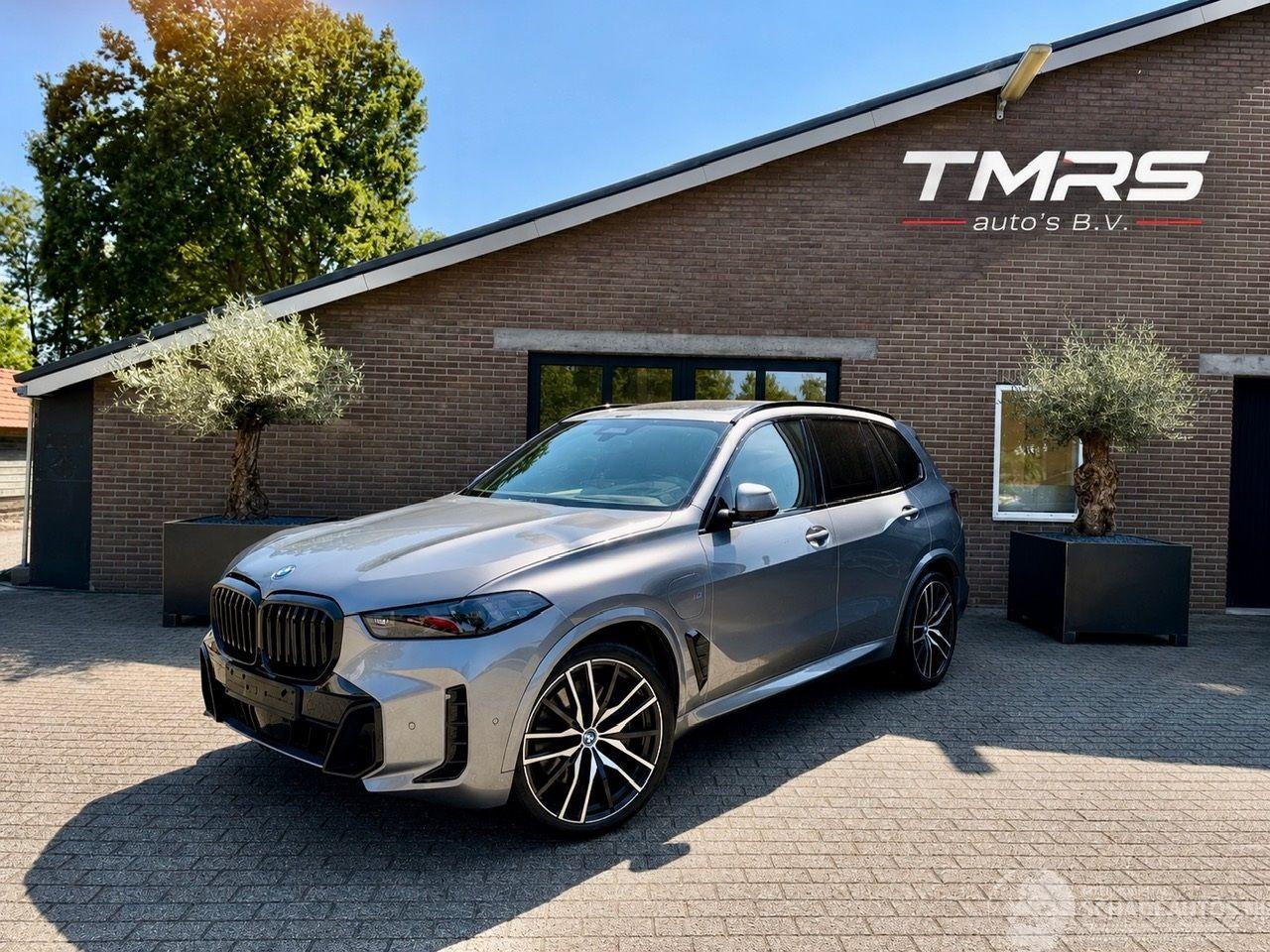 BMW X5 BMW X5 50e xDrive M Sport PANORAMADAK LUCHTVERING HUD TREKHAAK AMBIANCE