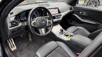 BMW 3-serie 320e Touring M-Sport PANORAMA AHK Camera VOLL picture 18