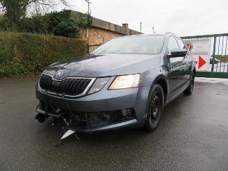 damaged passenger cars Skoda Octavia COMBI 2017/5
