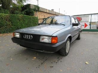 Vaurioauto  passenger cars Audi 80  1985/4